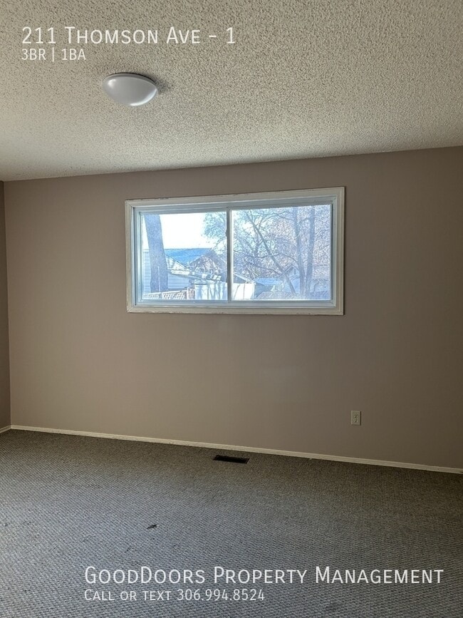 Building Photo - 211 Thomson Ave Unit 1