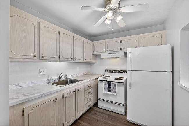 Photo - 700 Village Green Ct Unit 206