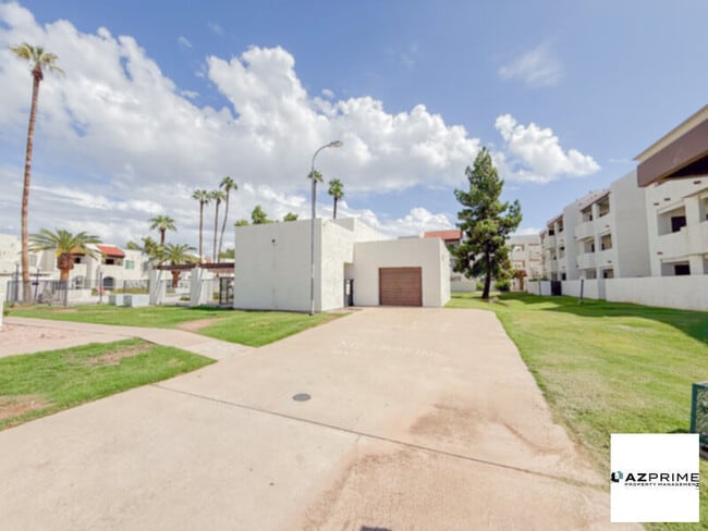 Photo - Stunning Fully-Furnished 2/2 Glendale Cond...