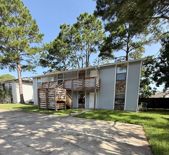 Building Photo - New Listing!