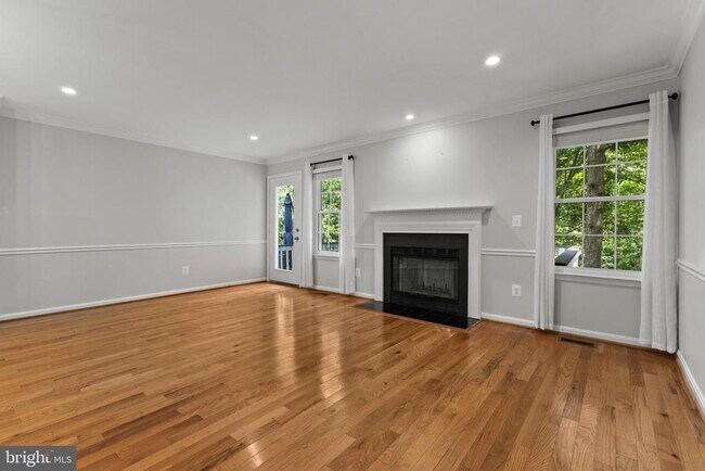 Photo - 106 Hackley Ct