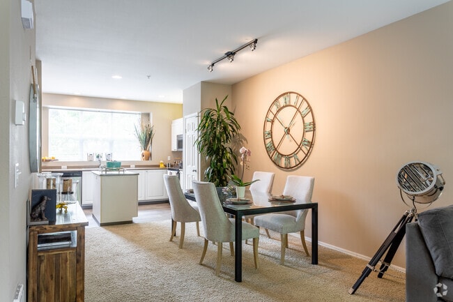 2BR, 2BA Townhome - 1,200 SF