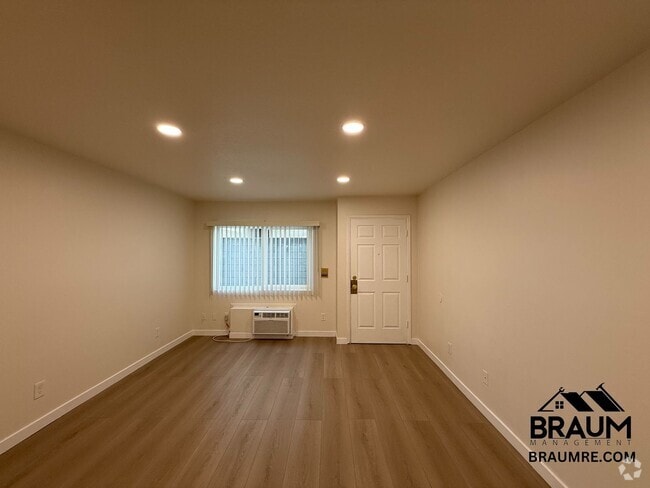 Building Photo - 5245 Riverton Ave Rental