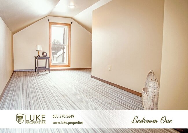 Photo - 1424 E 4th St