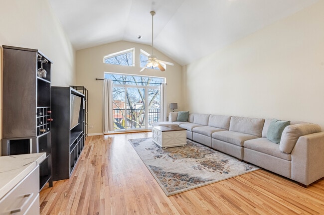 Photo - 5933 W Huron St