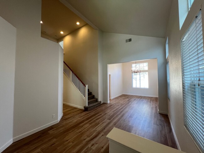 Photo - 5 bedroom home located in Sylvan School District!