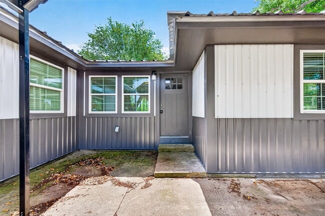 Building Photo - 15230 TX-36