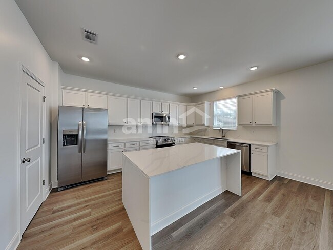 Photo - 347 Hickory Pointe Rd