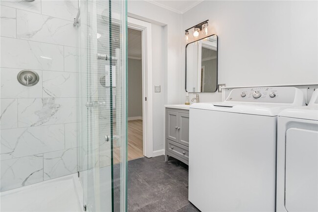 Photo - 25 Summit St