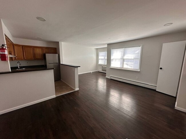 Photo - 581 Patten Ave