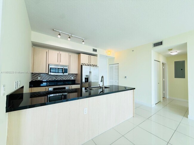 Photo - 79 SW 12th St Unidad 2404-S