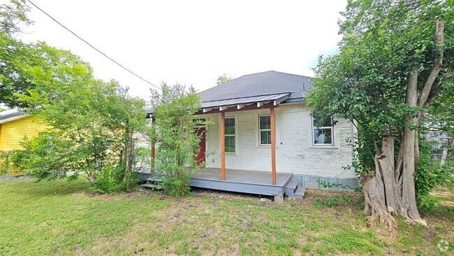 Building Photo - 917 W 6th St Rental