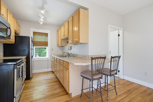 242 Lafayette St Unit Floor 1