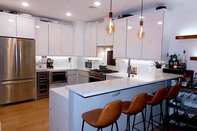 Photo - 332 Newark Ave Unidad 6C