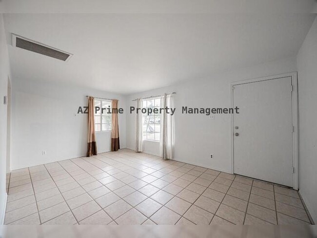 Photo - 9430 N 11th Pl