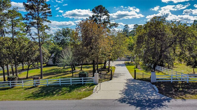 Photo - 15569 Crown Oaks Dr