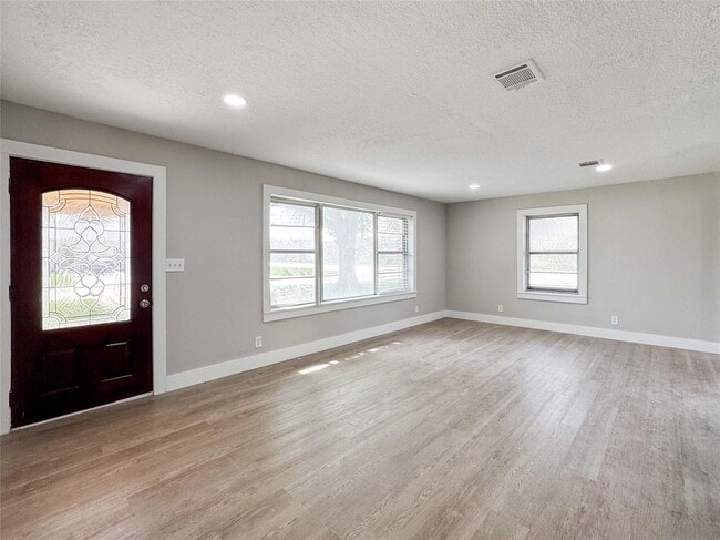 Photo - 2108 Ontario Ave