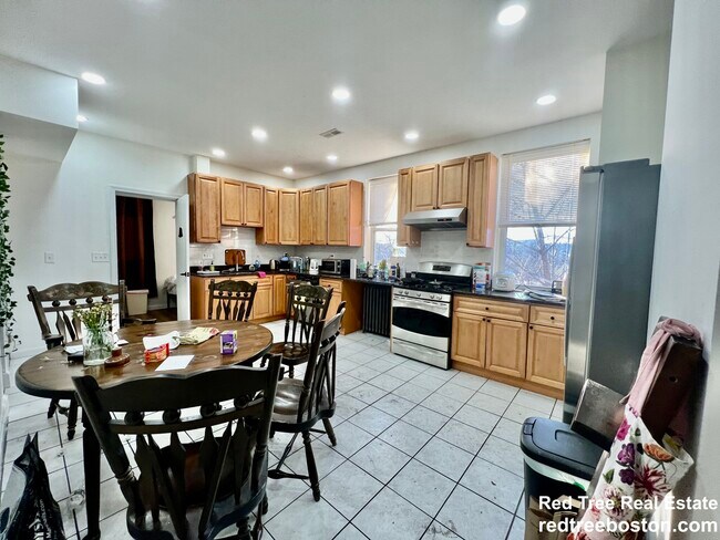16 Copenger St Unit 2