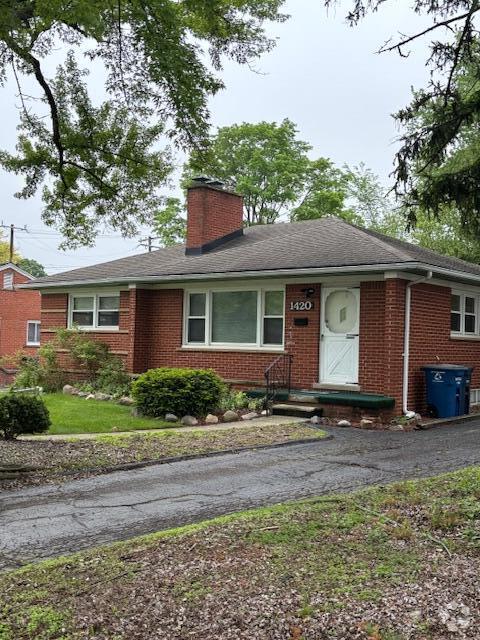 Building Photo - 341 N Maple Rd Rental