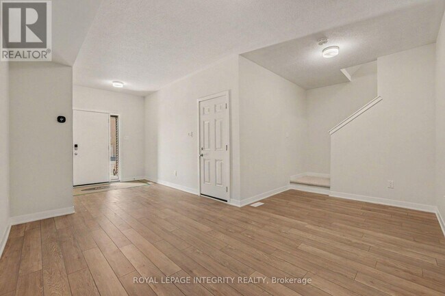 Photo - 825 Demulcent Ln
