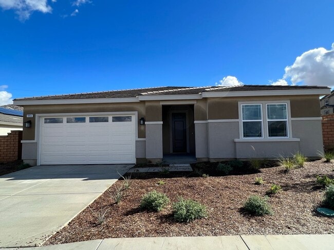 Building Photo - Recently built SINGLE STORY 4 bed, 2 bath, plus office - Riverside