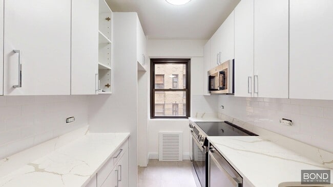 Photo - 219 E 69th St Unidad 7K