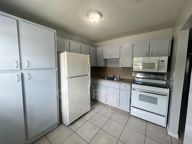 Building Photo - 3210 Louisiana Ave Unit 4 Rental