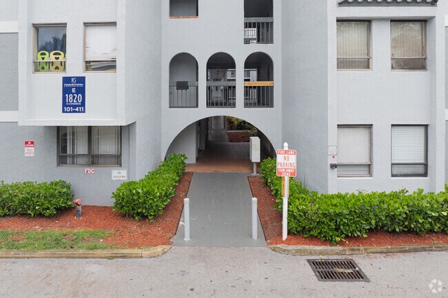 Entrance - Presidential Golfview