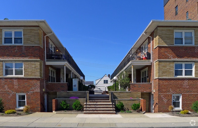 319 E Broadway