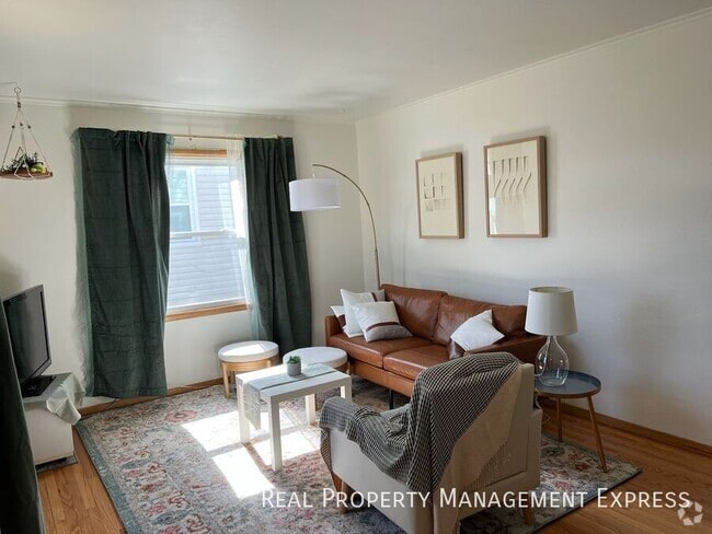Building Photo - 3 Bedroom 2 Bathroom Home for Rent