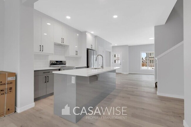 Photo - 4305-4338 38 St