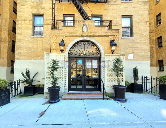 Photo - 213 Bennett Ave Unit 1M