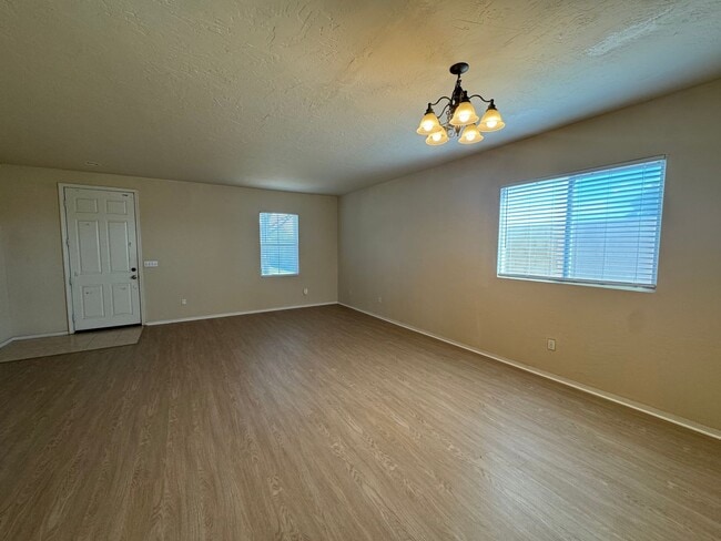 Photo - Spacious SW Bakersfield Home!