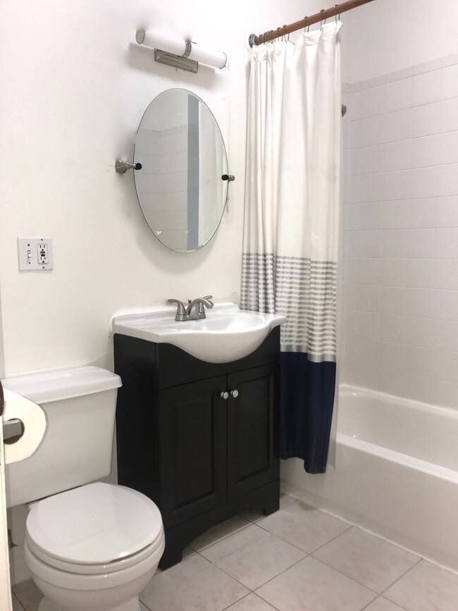 1st floor bathroom - 1833 N Sawyer Ave Apartments