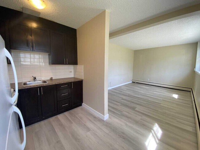 Photo - Centre Crescent Apartments 2