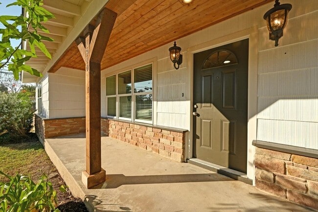 Photo - 1900 Cedar Ave