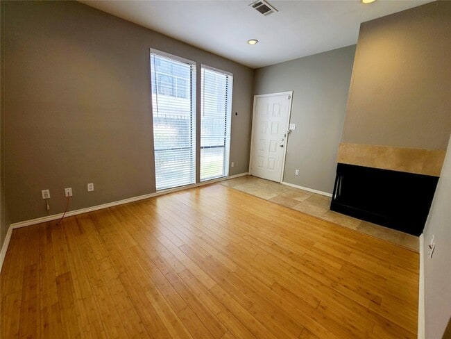 Photo - 2002 N Fitzhugh Ave Unit 2