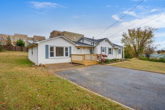 Photo - 2614 Mimosa Ln