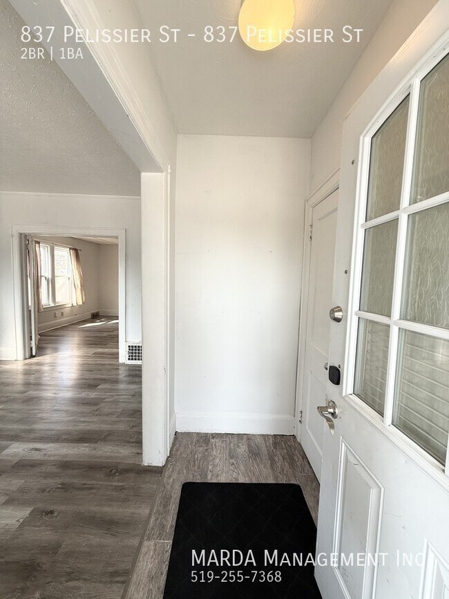 Photo - CHARMING 2 BED/1 BATH MAIN FLOOR UNIT DOWNTOWN - ALL INCLUSIVE! Unit 837 Pelissier St