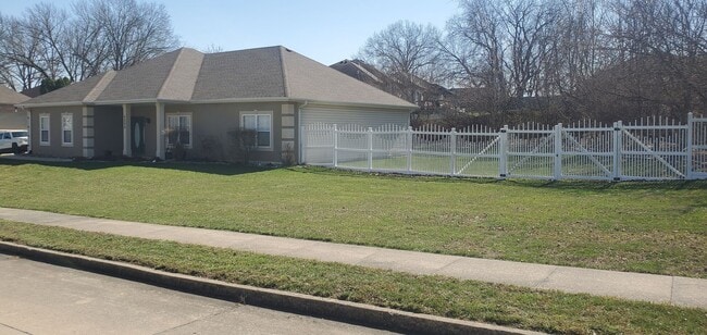 Building Photo - 3 bd, 2 ba house in SW Katy Lake Estates subdivision, fenced, w/d included, corner lot