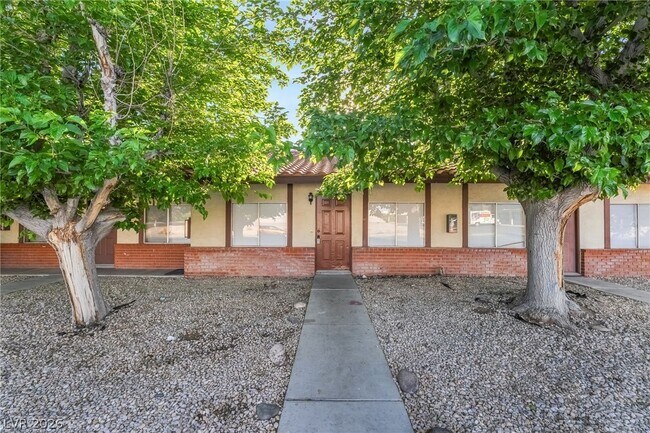 Photo - 1611 E Harmon Ave Unit 3