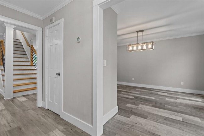 Photo - 773 Huntington Way NW