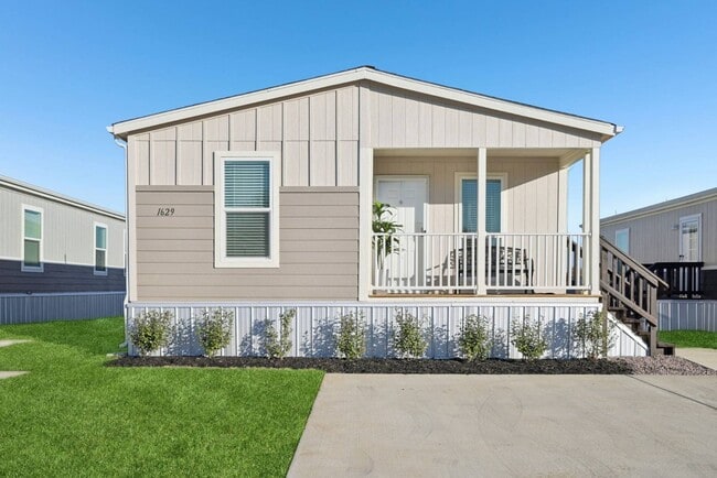 Photo - 1611 American Dr