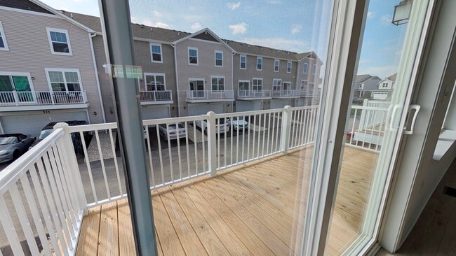 Photo - 527 Red Oak Cir