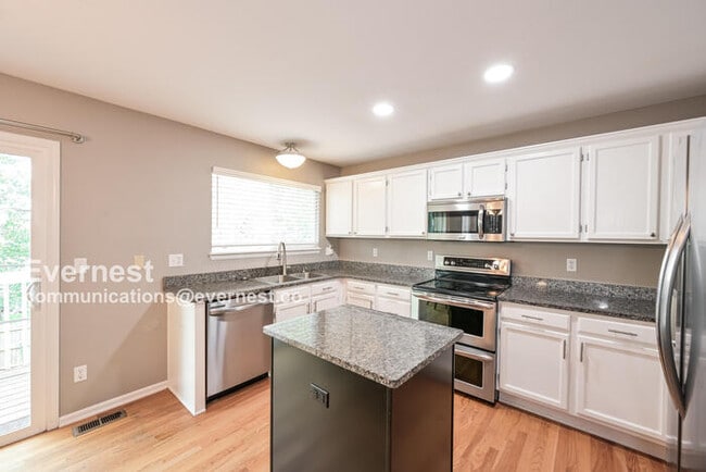 Building Photo - 16241 Bluebonnet Dr Rental