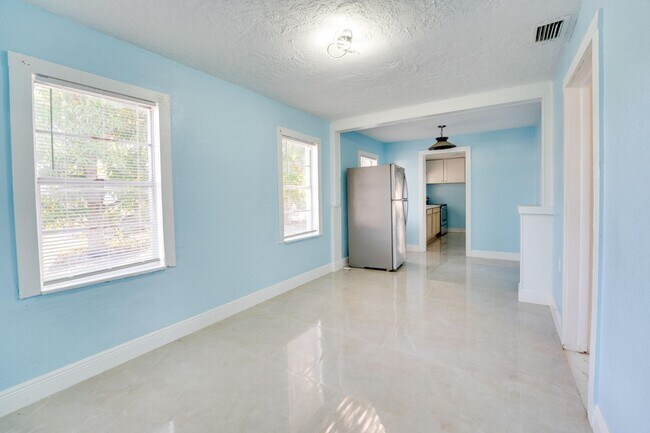 Photo - 813 Truman St