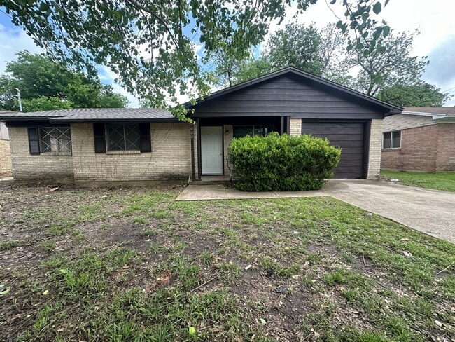 Building Photo - 4000 Acree St