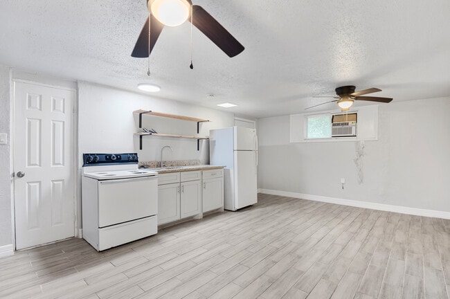 Photo - 1712 Pasadena St Unit 4