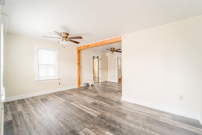 Photo - 425 Clayton Ave