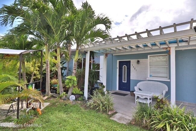 Building Photo - 3681 Rio Vista Way Unit B Rental